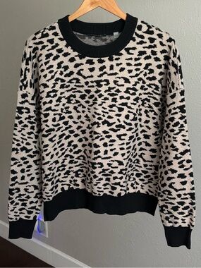 T Tahari Women’s Leopard print Crew Neck Sweater, Sz - L